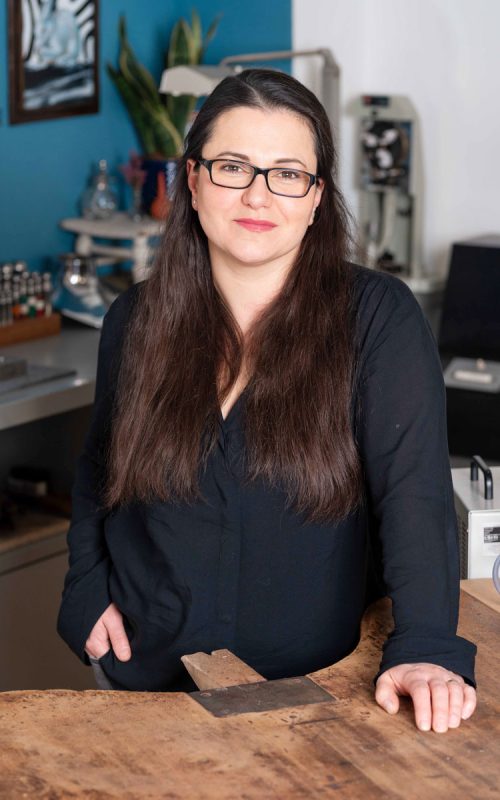 Goldschmiede Irini Stehend Goldschmiede Irini Stehend